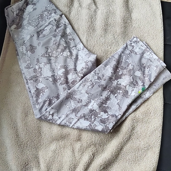 Old Navy 3/4 Leggings - Picture 2 of 4